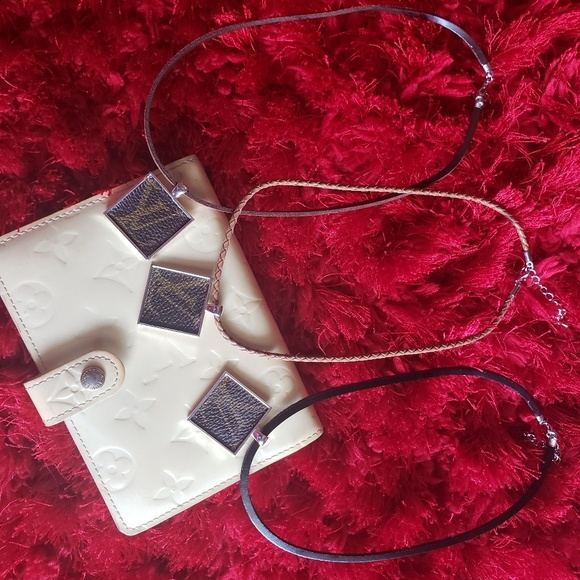 Authentic Canvas Necklace - Picture 1 of 3